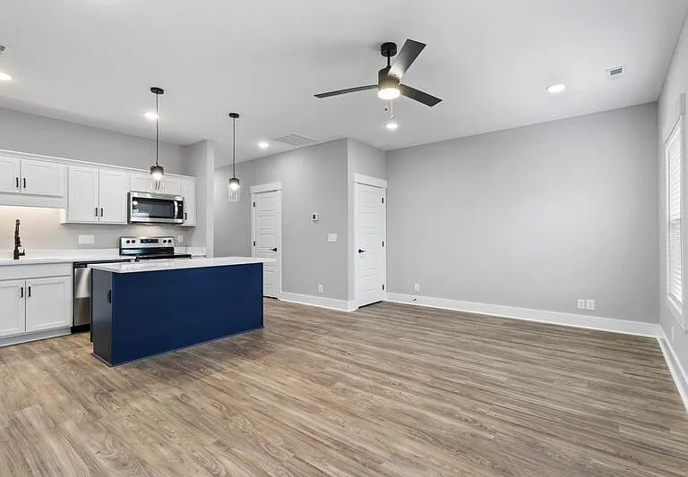 106 Jonathan Wade Cir — Photo 2