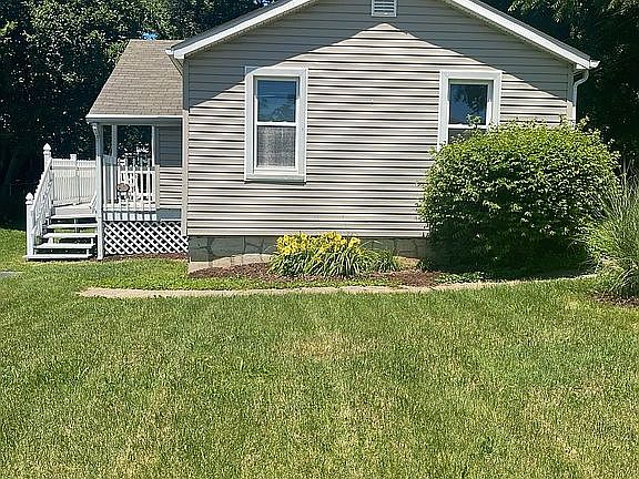 2nd image of 9411 Roslan Pl