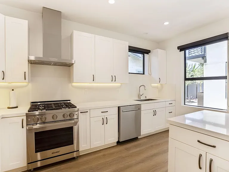 538 Vernon Ave — Photo 13