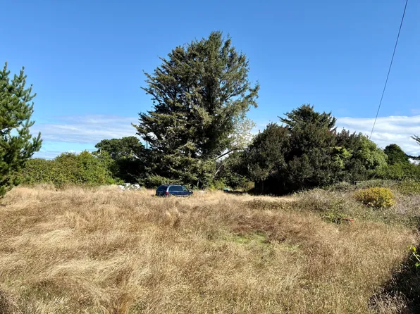 1731 Ocean Dr, McKinleyville, CA 95519