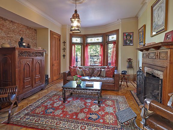 2nd image of 925 Sterling Pl