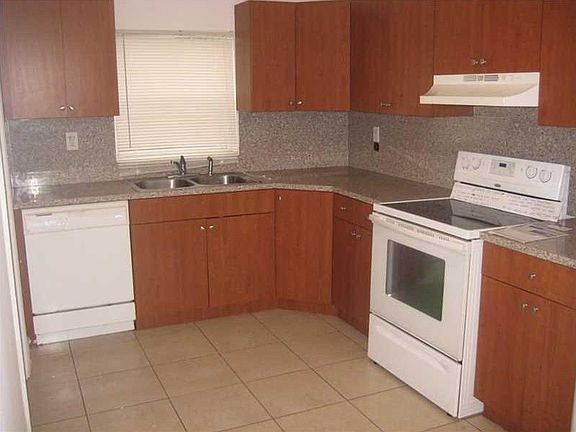 2nd image of 303 SW 79th Ave