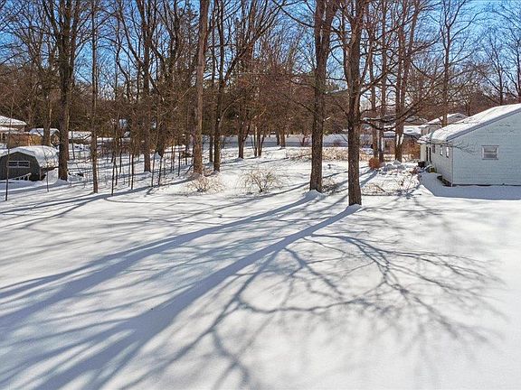 5th image of 82 Sleight Plass Rd