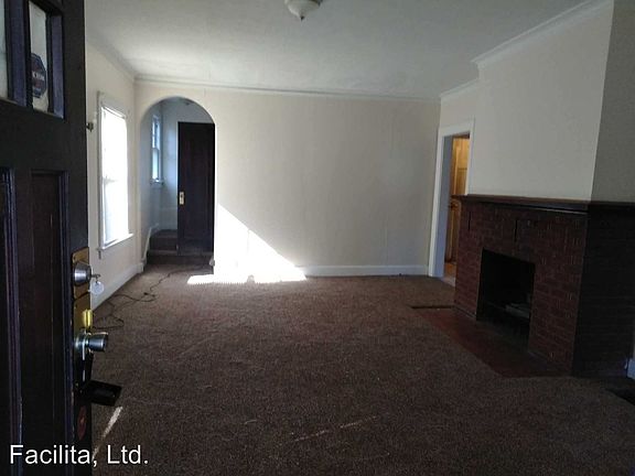 3rd image of 215 N Woodlawn Ave