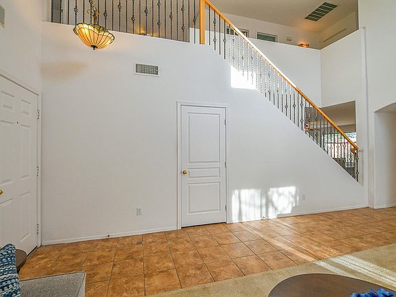 5th image of 1595 E Elaine Dr