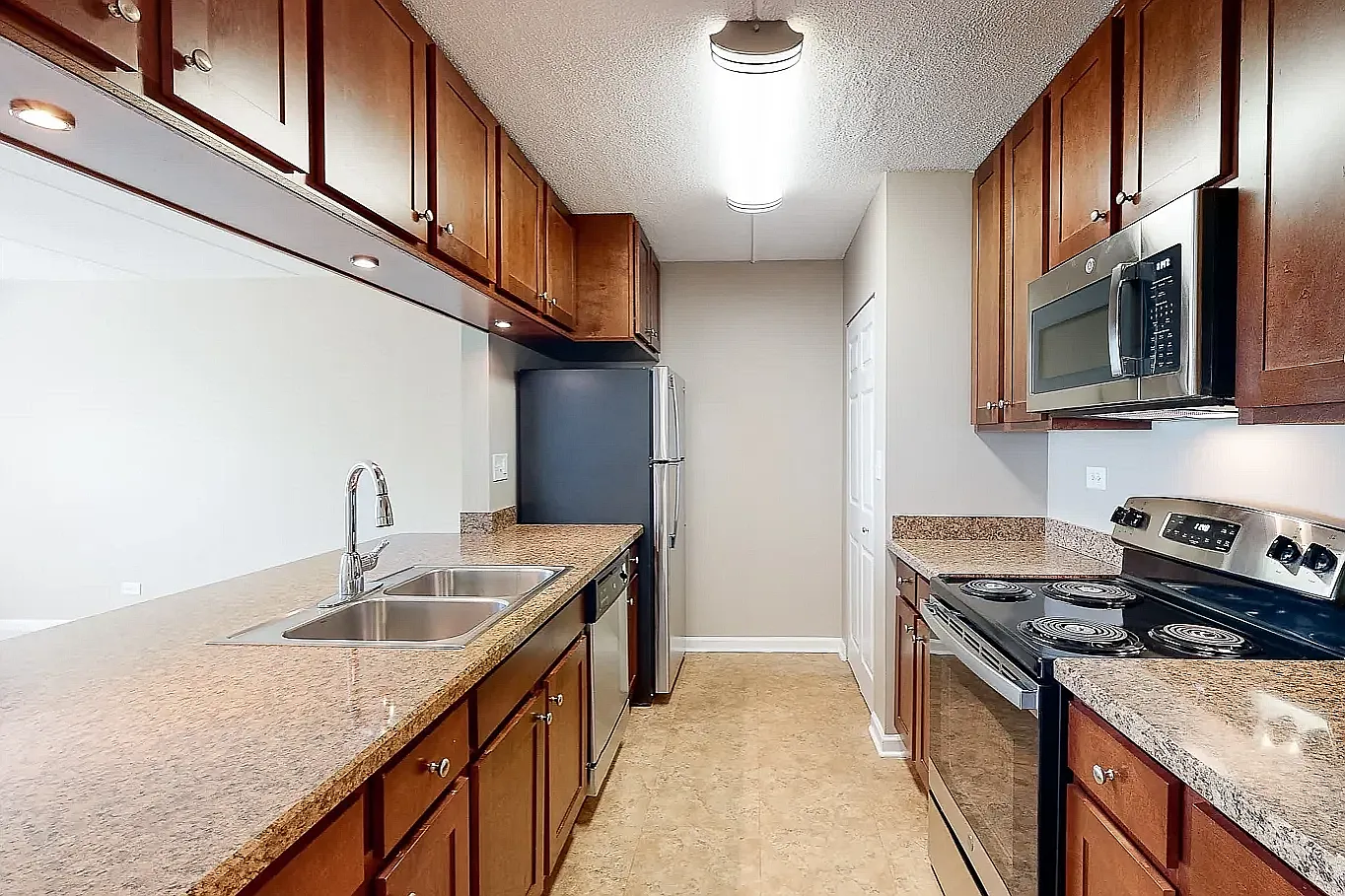 Village in the Park Apartments — Photo 1