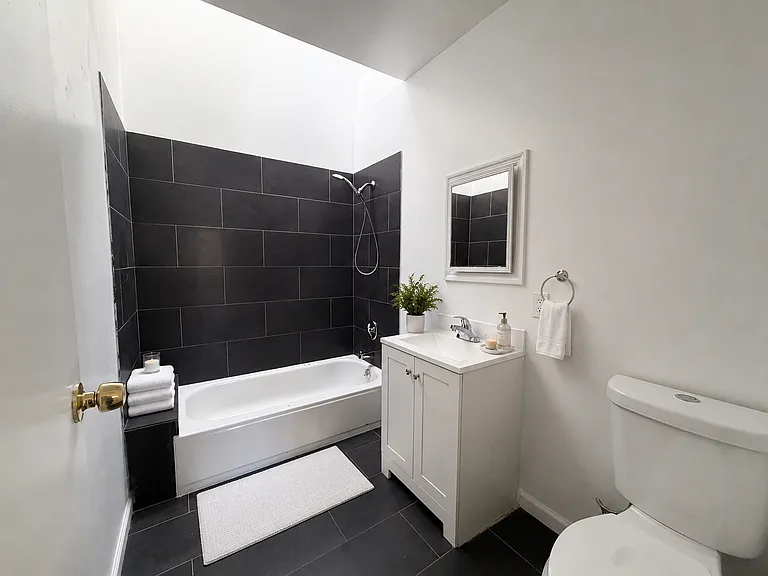 180 Duncan Ave #3R — Photo 6