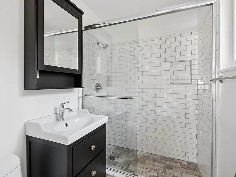 241 E 21st St — Photo 14