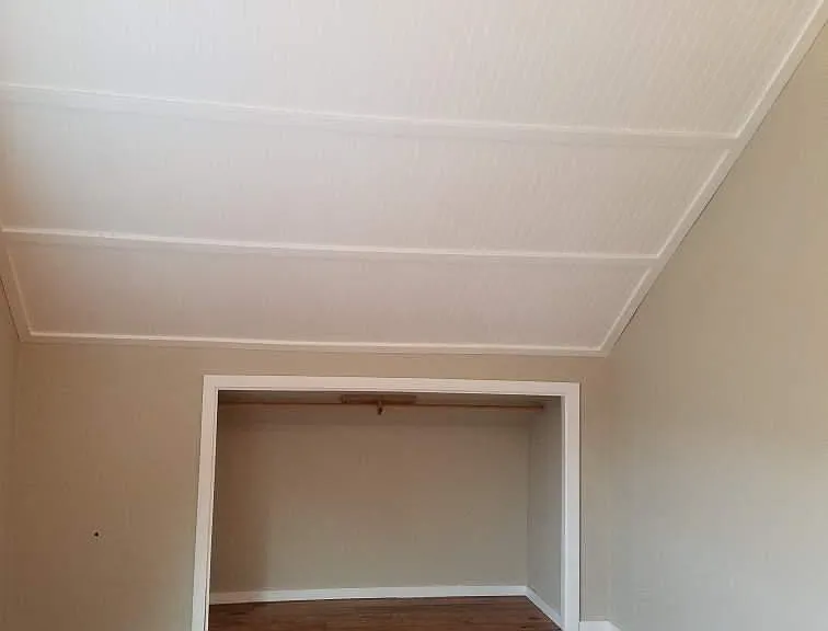 708 E 3rd St — Photo 3