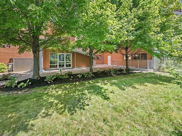 24 Bay State Rd #5 — Photo 23