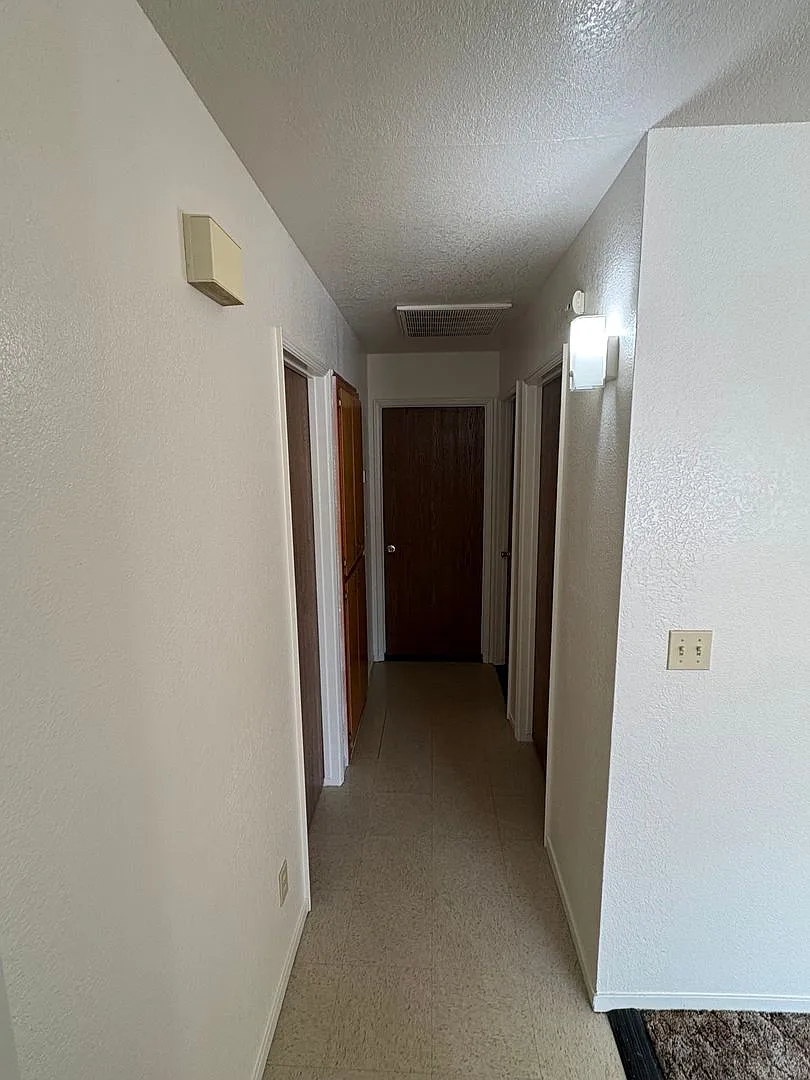 NW Visalia Home with Alley Access Rent Ready! — Photo 3