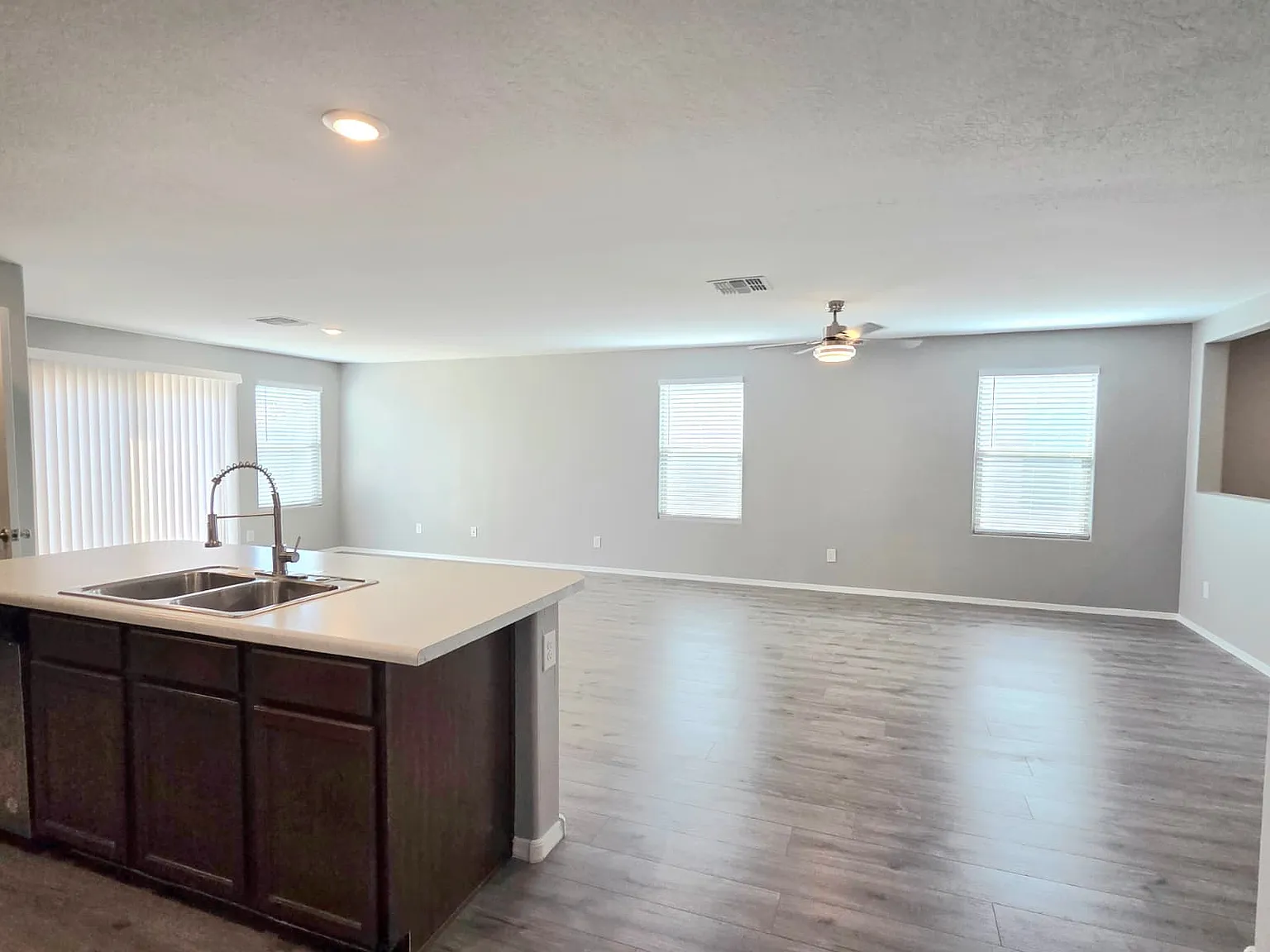 4 bed, 1860 sqft, $1,899 — Photo 4