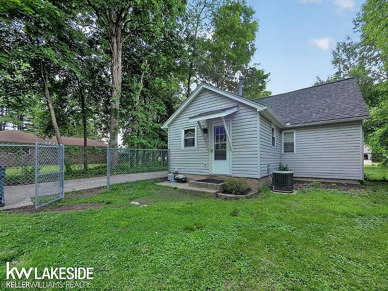 388 E South Blvd — Photo 3