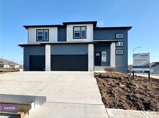 9031 SW 5th St, Lees Summit, MO 64064