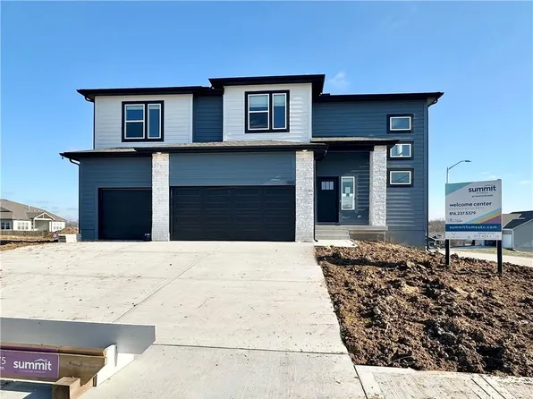 9031 SW 5th St, Lees Summit, MO 64064