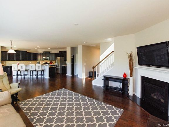 2nd image of 6221 Kilchurn Dr #100
