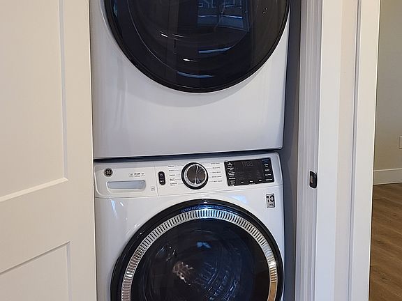5th image of 810 Cooley St #104