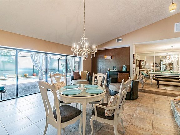 4th image of 853 Park Ct
