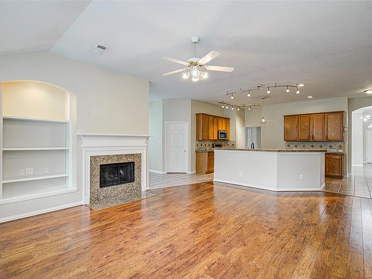 18223 Heathridge Ln — Photo 30