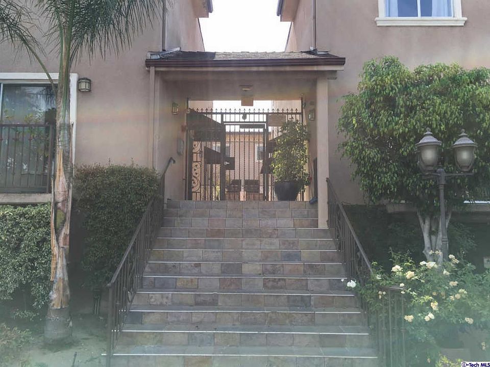1st image of 6525 Woodman Ave Unit 19