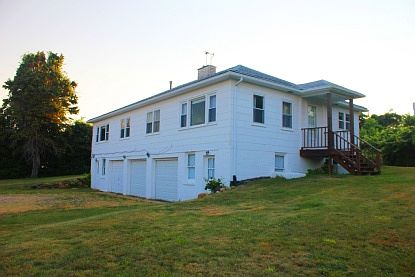3rd image of 713 Old Montauk Hwy