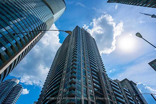 19 Grand Trunk Cres Photo 1