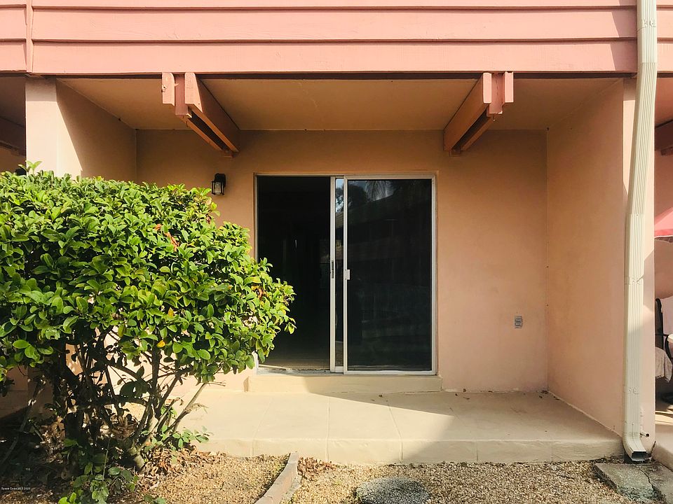 1st image of 2487 Country Club Dr #103