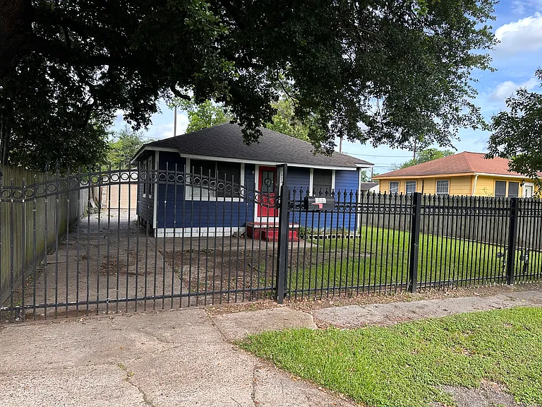 533 Majestic St — Photo 16