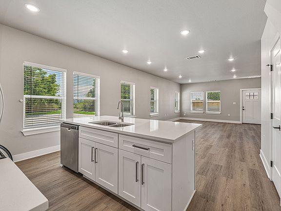 3rd image of 1539 Sophia Ave
