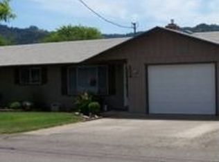 824 Riverside Dr, Myrtle Creek, OR 97457