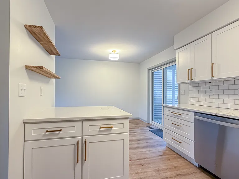 425 Deerfield Dr — Photo 10