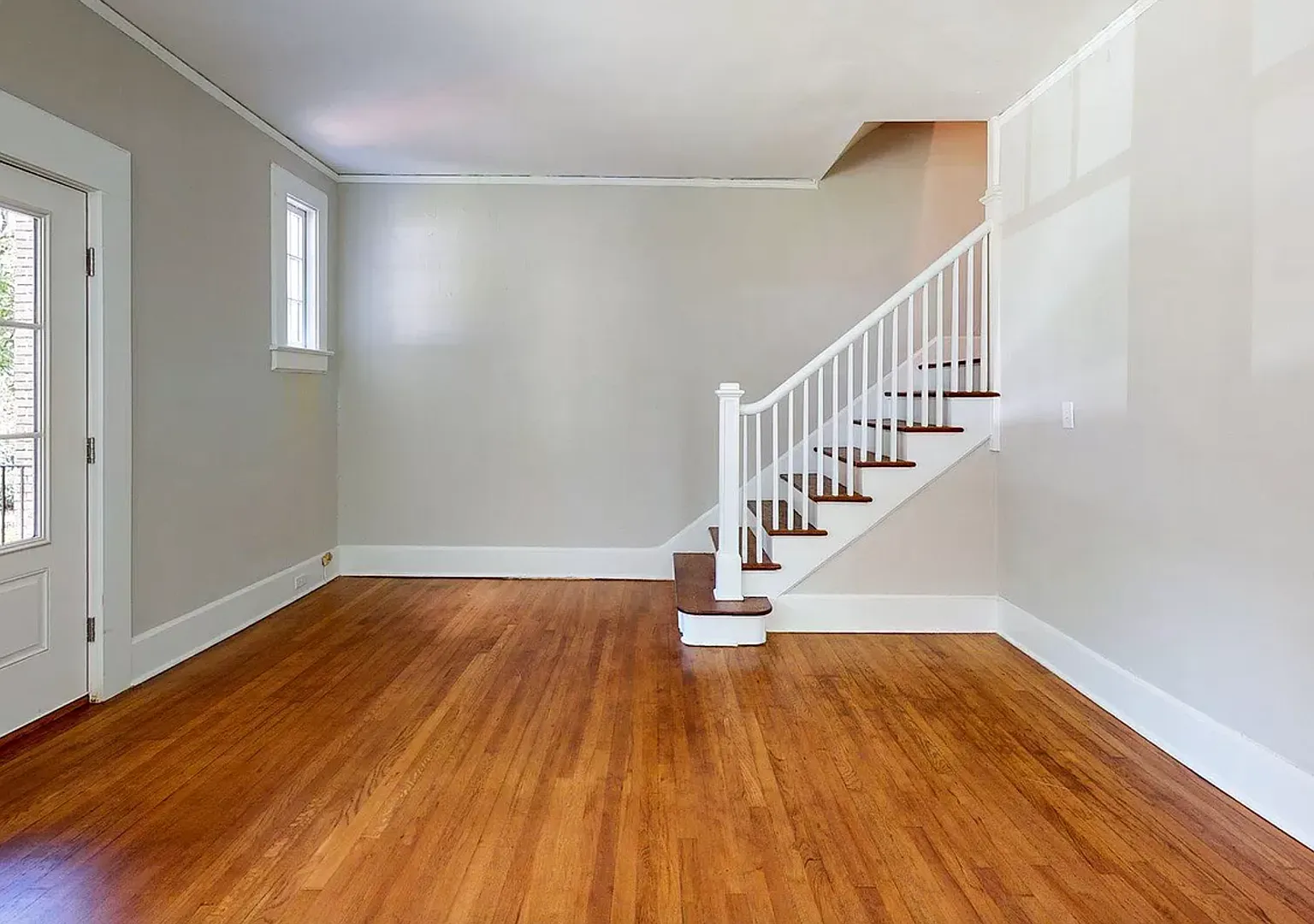 Charming 3-Bedroom, 2.5-Bath Duplex in Wales Garden — Photo 2