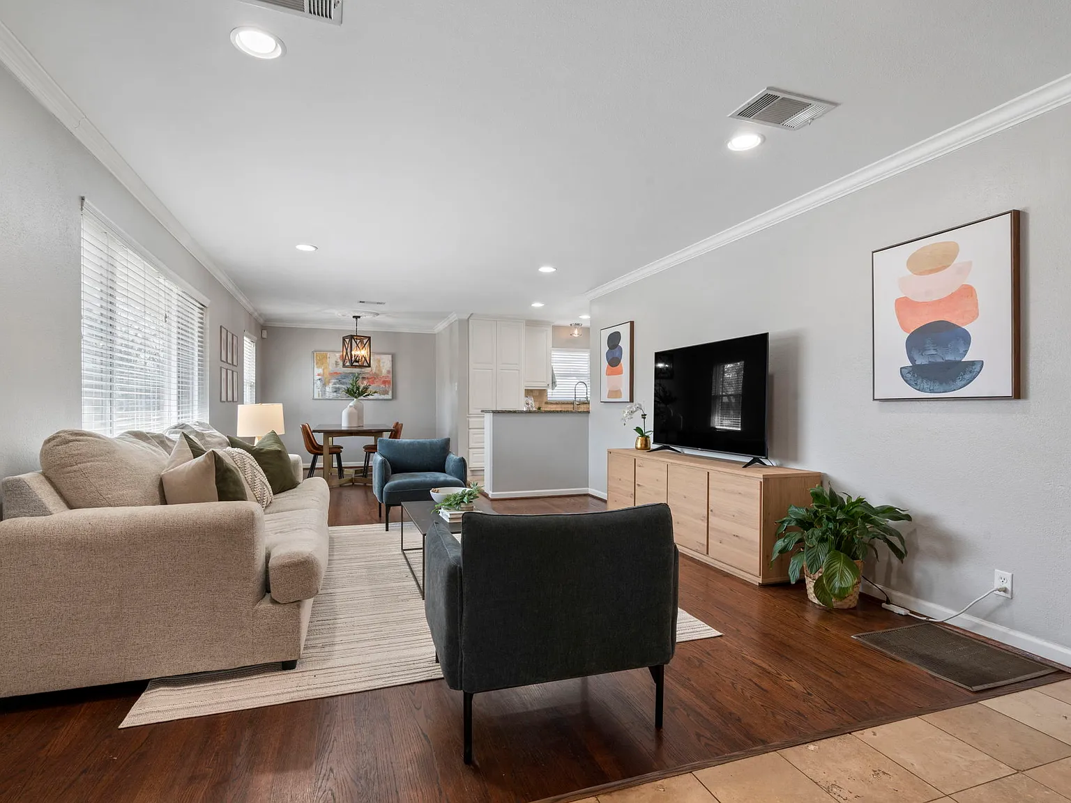 3 bed, 1703 sqft, $3,400 — Photo 2