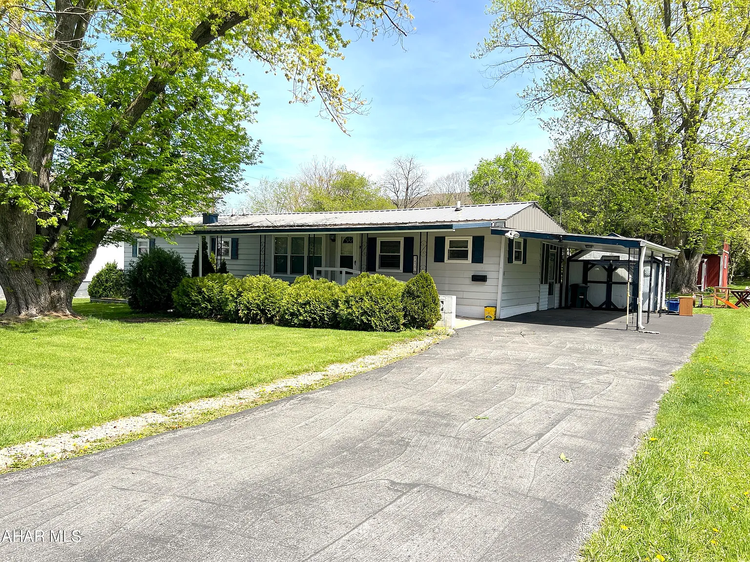 1427 Pitt Rd photo 1