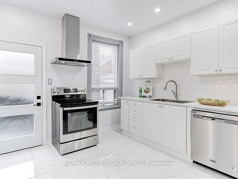 285 Hess St S — Photo 11