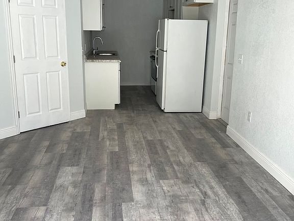 2nd image of 314 E 10th Avenue Dr