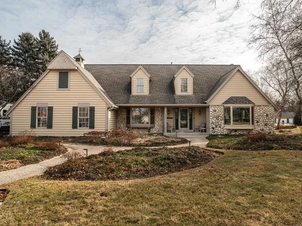 8213 41st AVENUE, Kenosha, WI 53142