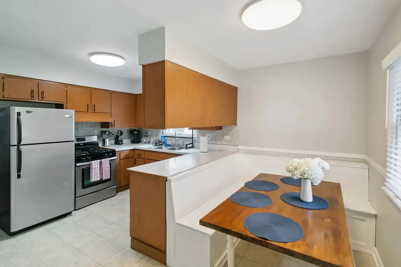 3 bed, 1400 sqft, $4,000 — Photo 1