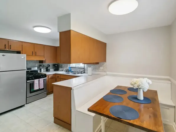 314 North Ave, Libertyville, IL 60048