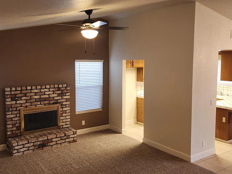 2090 N Berkeley Ave — Photo 3
