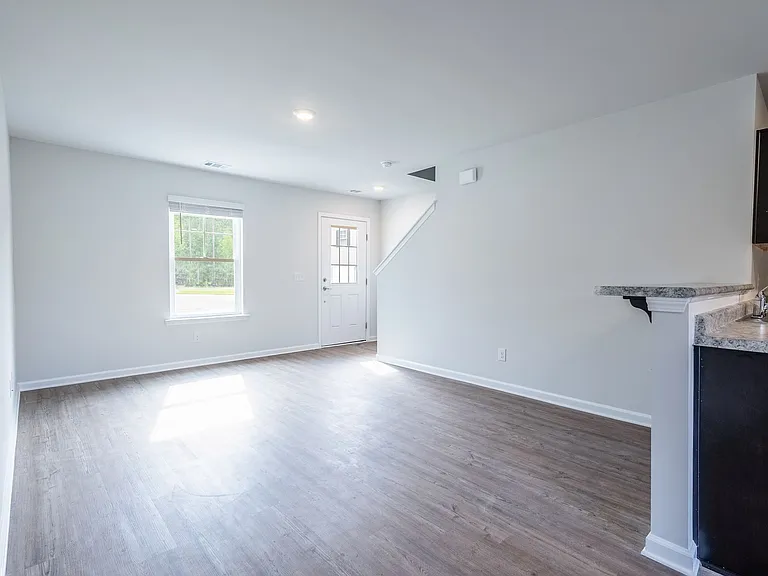 105 Cottage Way — Photo 33