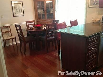 4th image of 925 Overbrook Dr