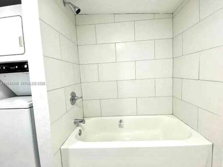 4307 SW 9th St #4307 — Photo 9