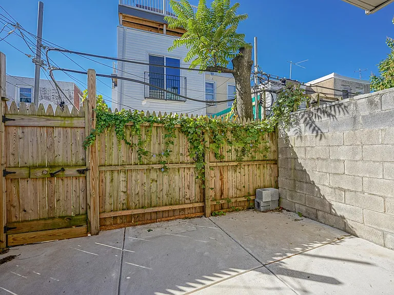 1910 Pierce St — Photo 11