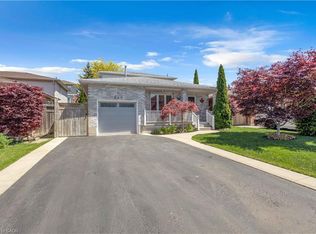 640 Acadia Dr, Hamilton, ON L8W 3V1