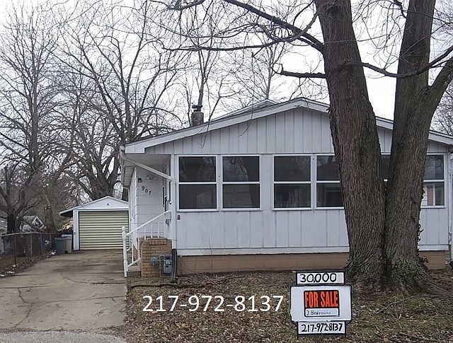 1st image of 907 N Fairlawn Ave