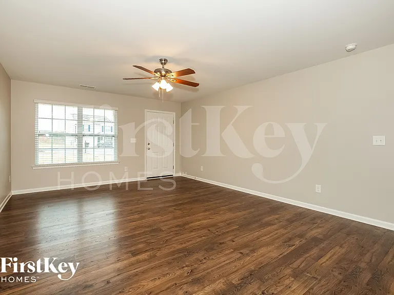 1512 Summer View Ln — Photo 3