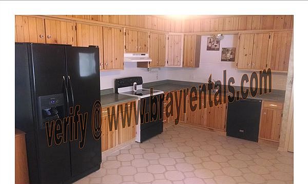 119 Anna Dr. kitchen