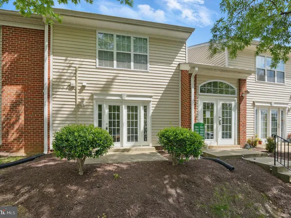 15645 Horseshoe Ln, Woodbridge, VA 22191