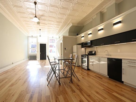 3rd image of 1316 W Erie St #1